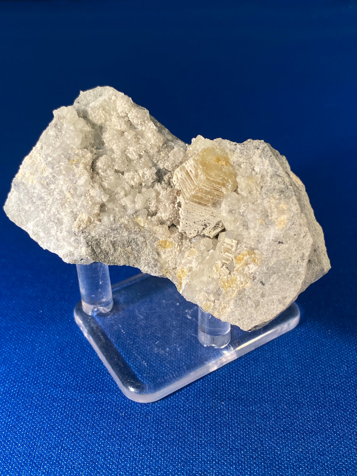 Weloganite, Francon Quarry, Montreal, Quebec, Canada