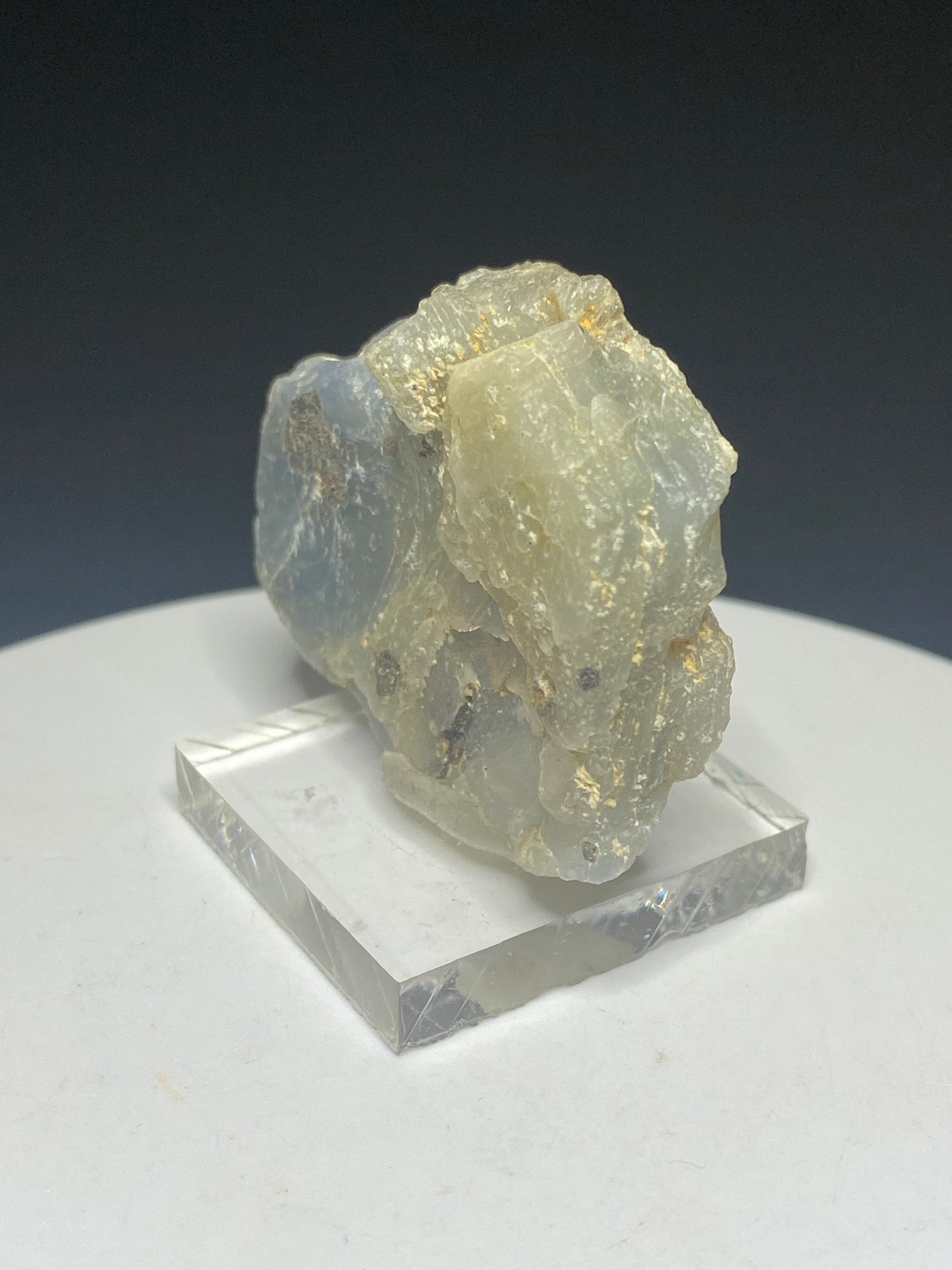 Corundum (variety Sapphire), Mogok, Myanmar