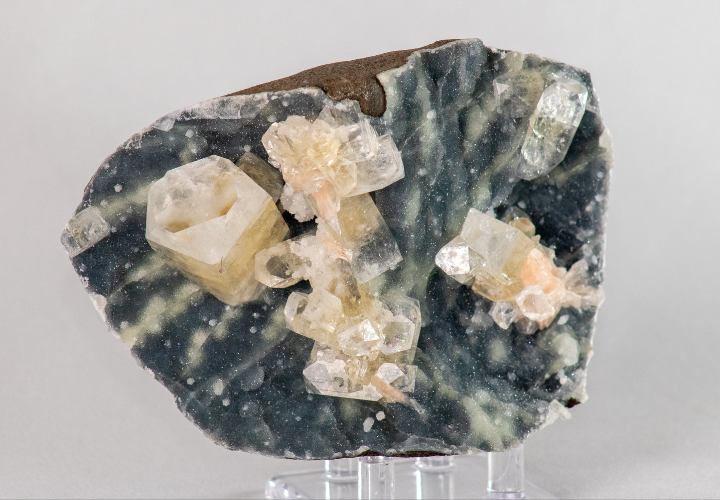 Apophyllite with Stilbite on drusy quartz, Nasin, Maharashtra, India