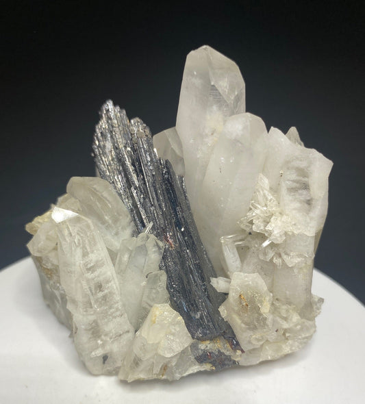 Dark bladed hübnerite crystals on clear quartz from Pasto Bueno, Pallasca Province, Ancash, Peru