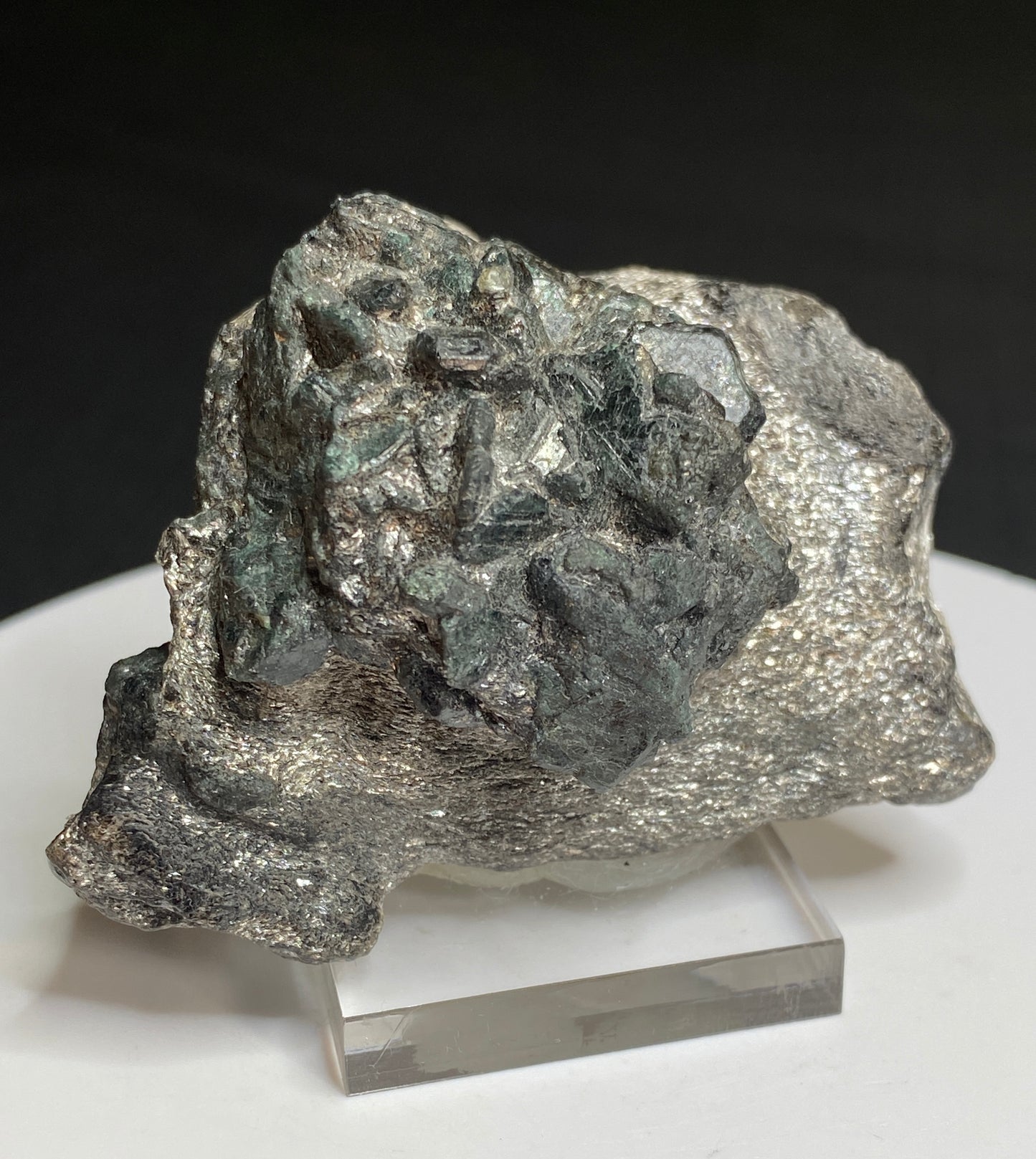Chrysoberyl (variety Alexandrite) in schist, Campo Formosa, Bahia, Brazil