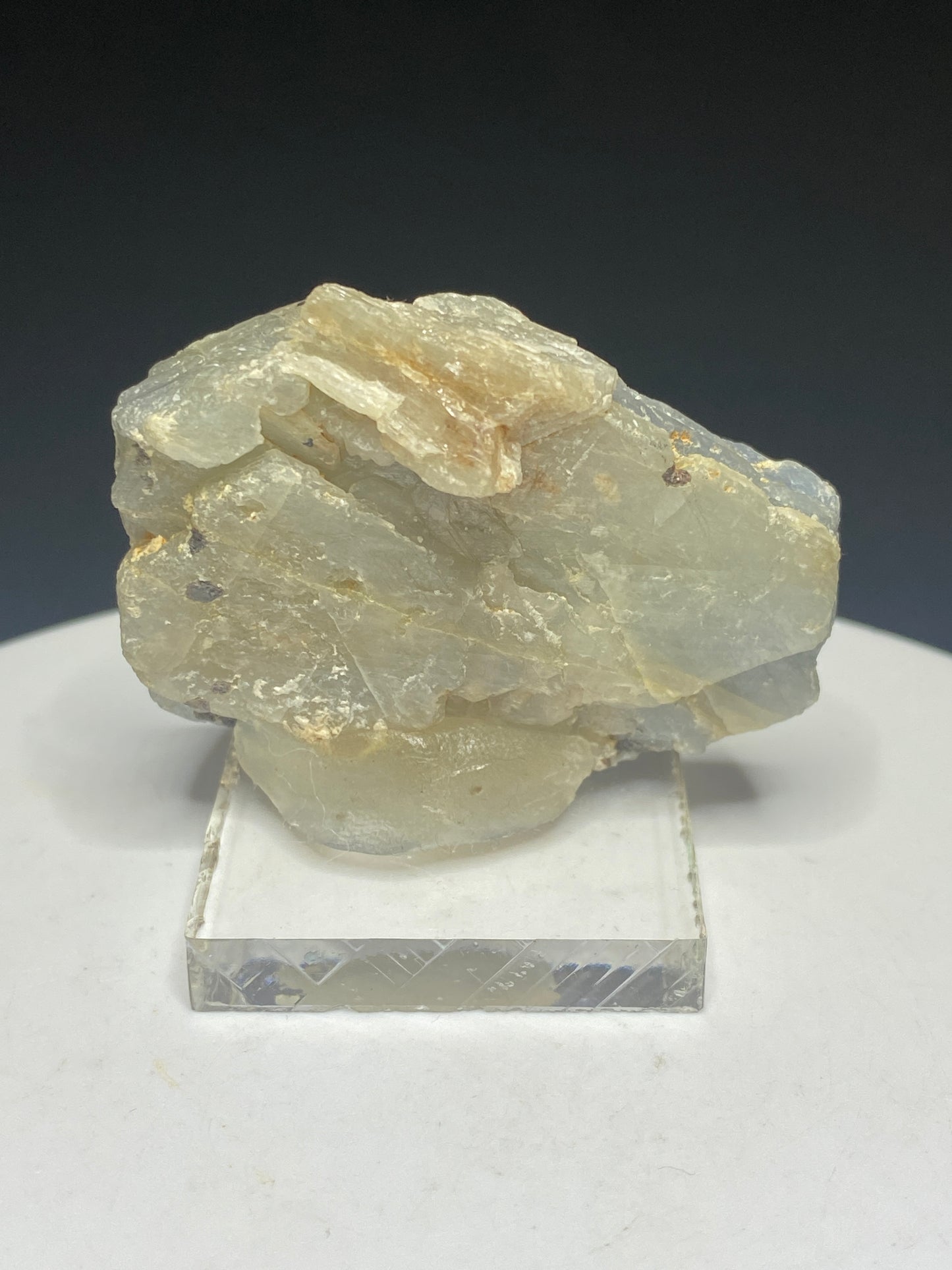 Corundum (variety Sapphire), Mogok, Myanmar