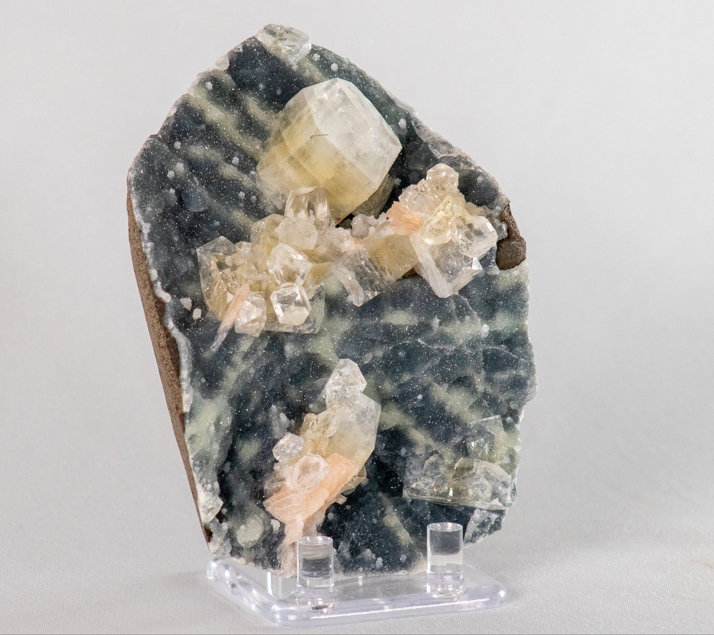 Apophyllite with Stilbite on drusy quartz, Nasin, Maharashtra, India