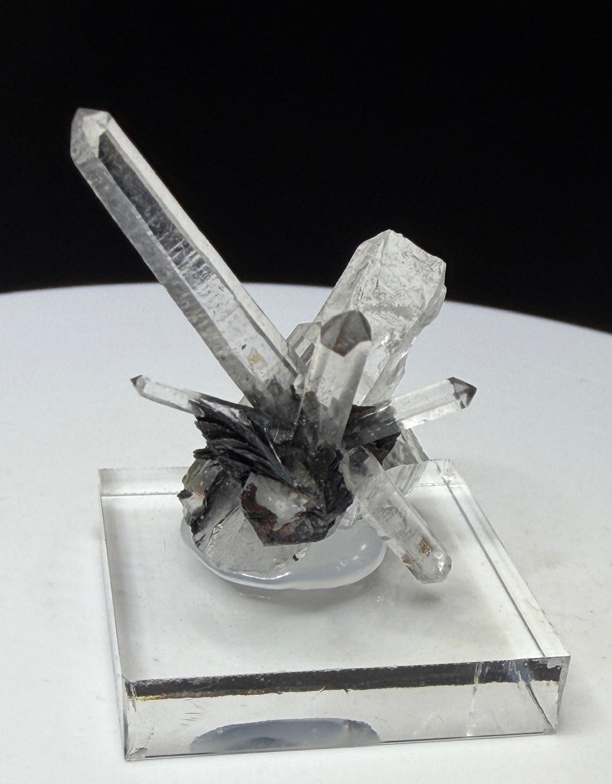 Elongated clear quartz crystals on dark platy hematite from Jinlong Hill, Heyuan, Guangdong, China