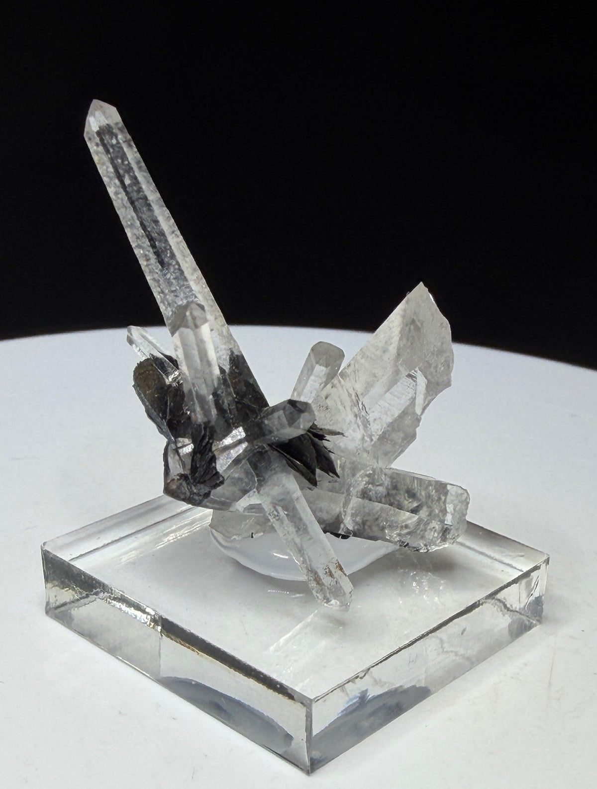 Elongated clear quartz crystals on dark platy hematite from Jinlong Hill, Heyuan, Guangdong, China