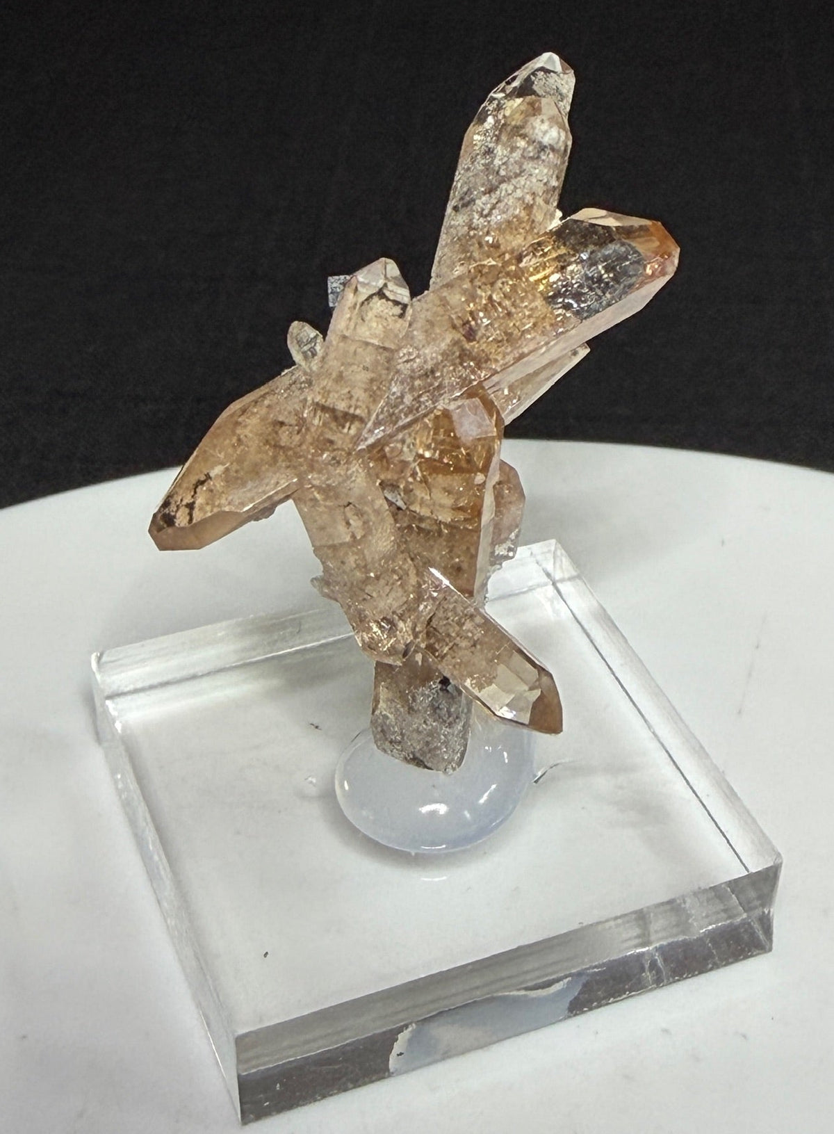 Champagne-colored topaz crystal cluster with bixbyite from Topaz Mountain, Thomas Range, Utah