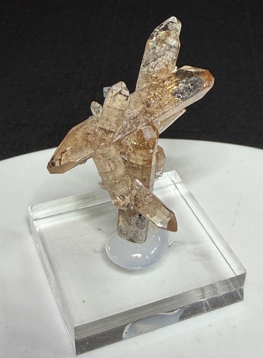 Champagne-colored topaz crystal cluster with bixbyite from Topaz Mountain, Thomas Range, Utah