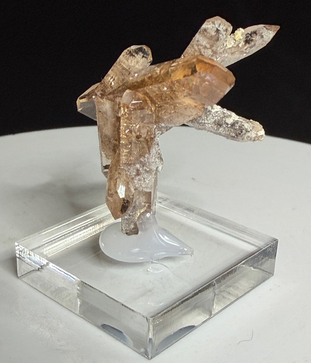 Champagne-colored topaz crystal cluster with bixbyite from Topaz Mountain, Thomas Range, Utah