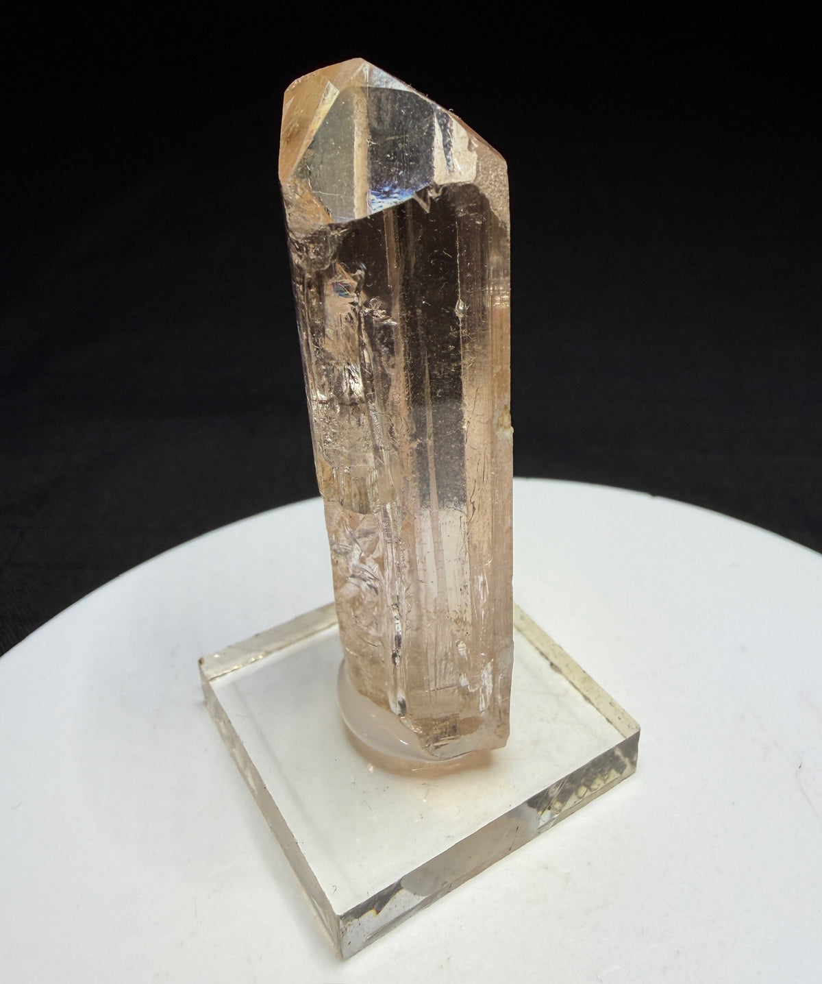 Pale champagne topaz crystal from Katlang, Mardan District, Pakistan