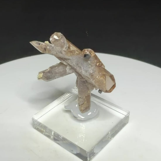 Champagne-colored topaz crystal cluster with bixbyite from Topaz Mountain, Thomas Range, Utah