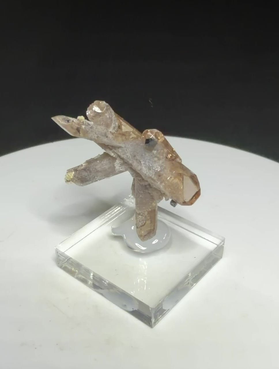 Champagne-colored topaz crystal cluster with bixbyite from Topaz Mountain, Thomas Range, Utah