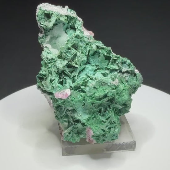 Green plancheite with libethenite and quartz from Kakanda, Democratic Republic of the Congo