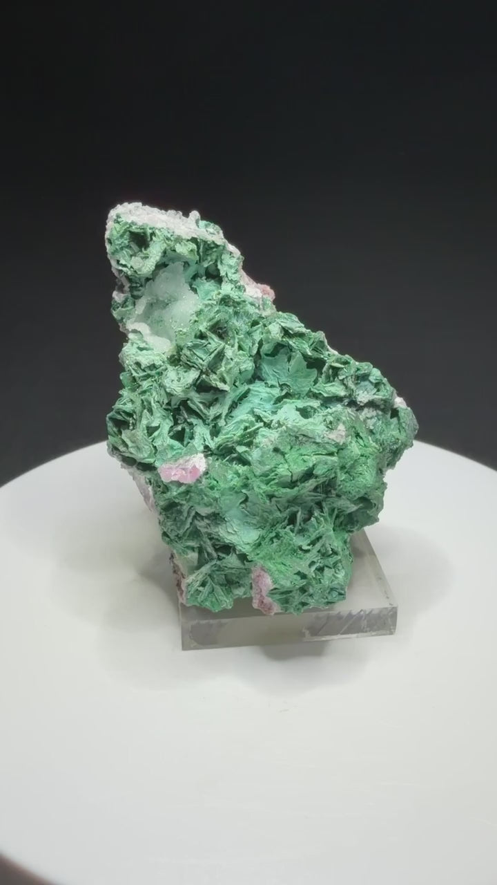 Green plancheite with libethenite and quartz from Kakanda, Democratic Republic of the Congo