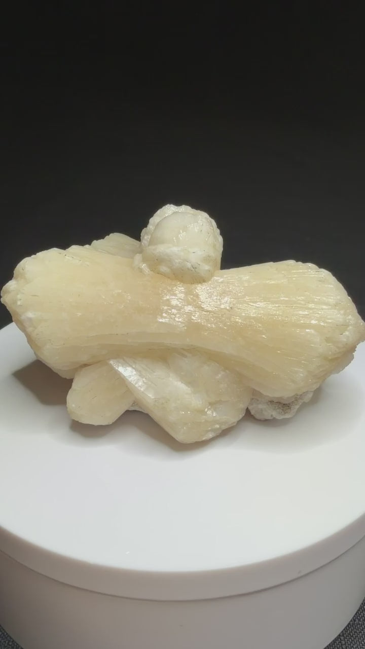 Large cream-white bladed stilbite crystal cluster from Pandulane, India