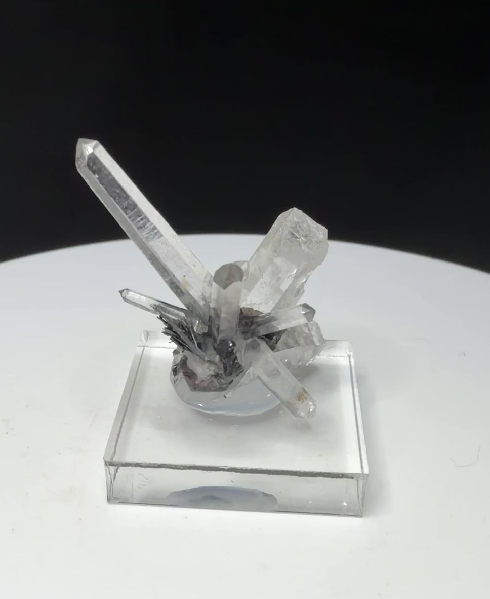 Elongated clear quartz crystals on dark platy hematite from Jinlong Hill, Heyuan, Guangdong, China
