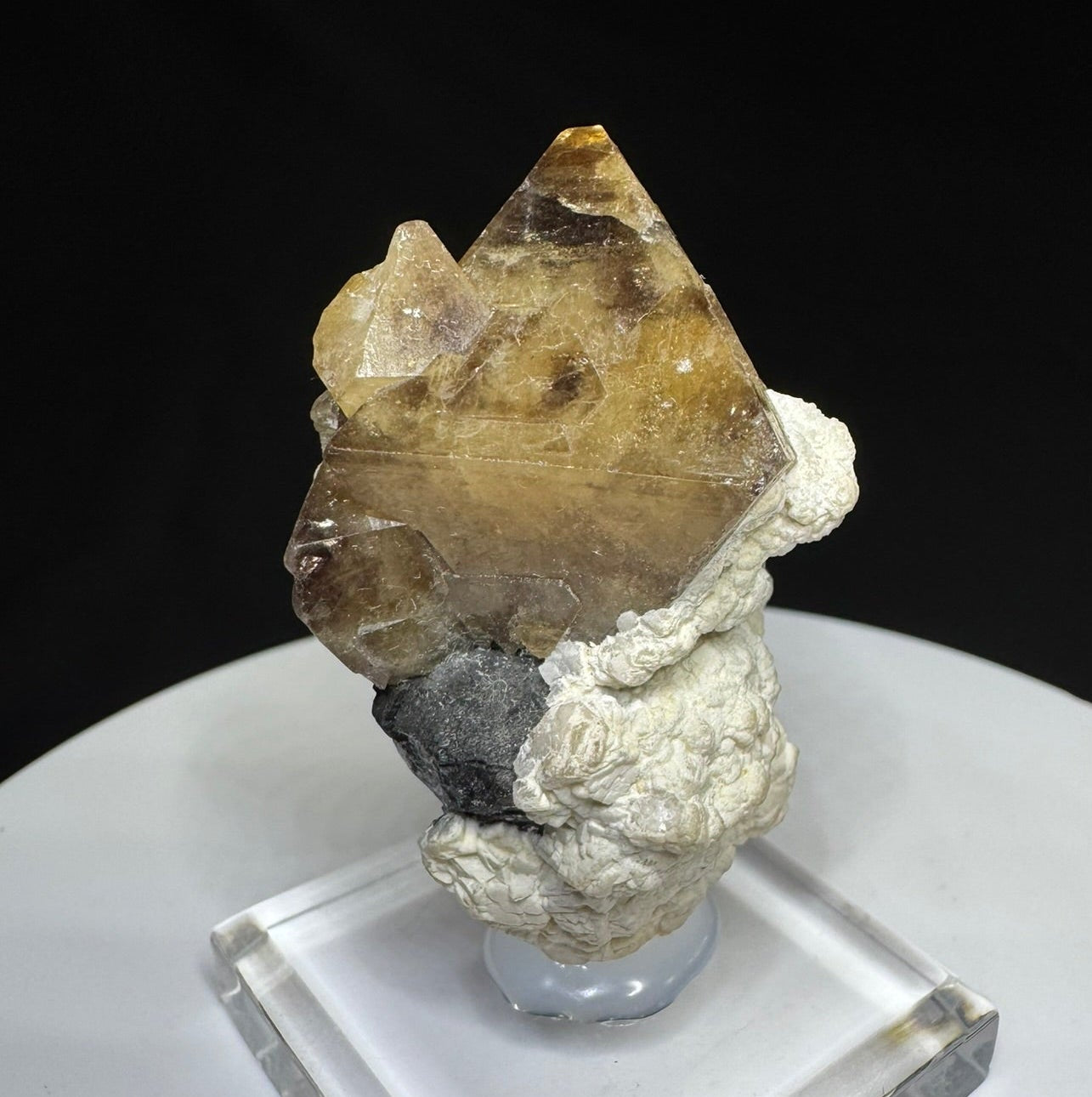 Scheelite with wolframite from Tae Hwa Mine, Chungju, South Korea
