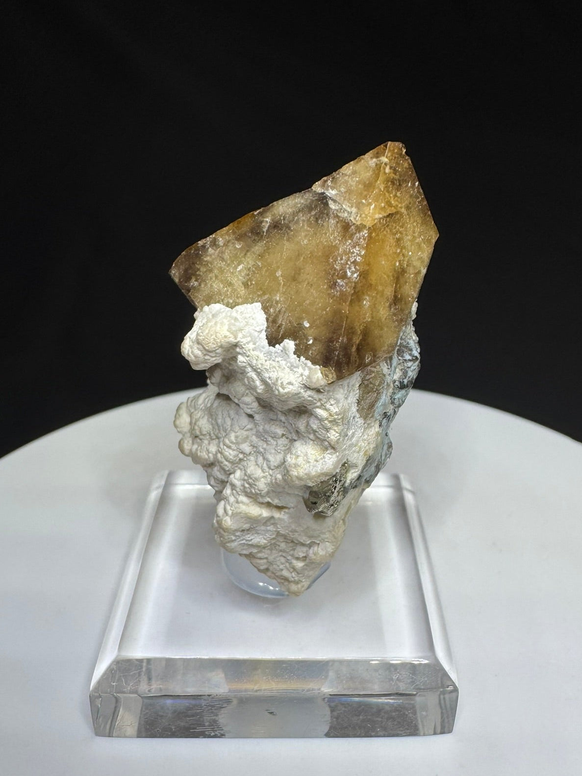 Scheelite with wolframite from Tae Hwa Mine, Chungju, South Korea
